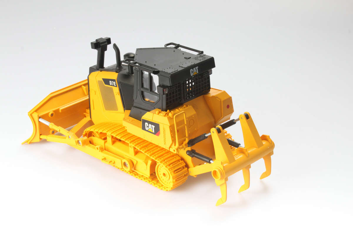 RC CAT D7E Raupe ferngesteuert Modell von DieCast Masters 1:24