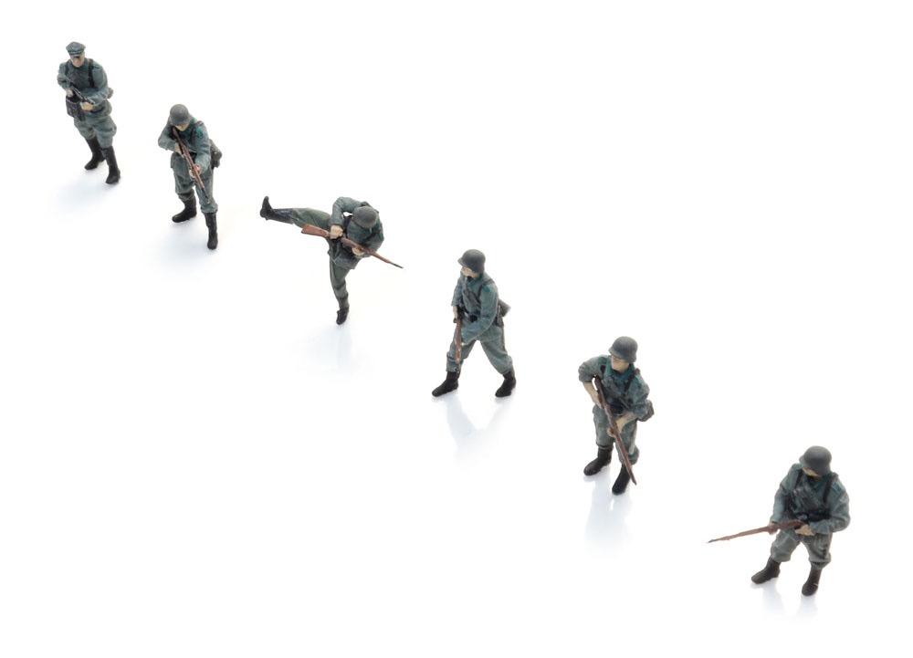 Wehrmacht Infanterie durchbricht Tür Modell von Artitec 1:87