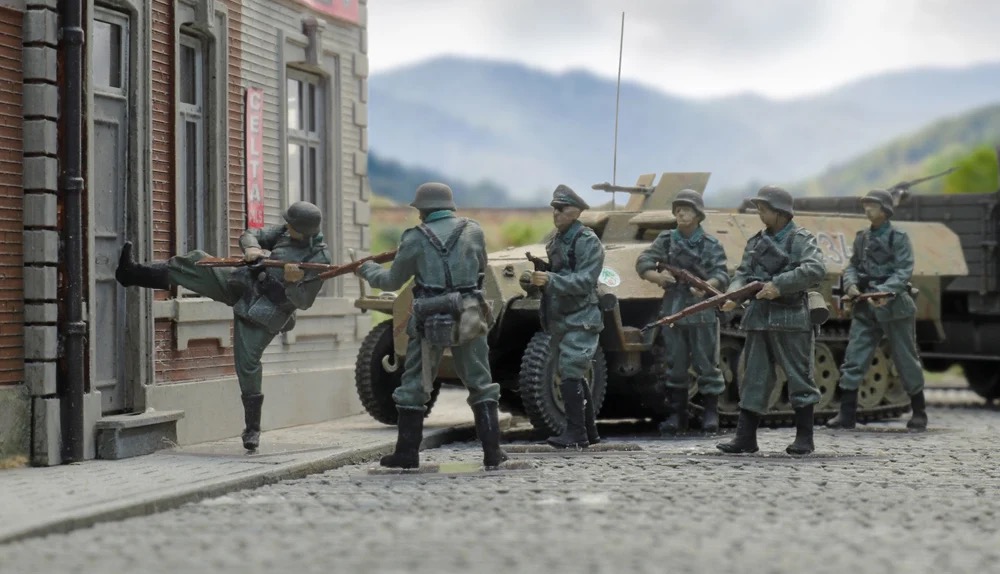 Wehrmacht Infanterie durchbricht Tür Modell von Artitec 1:87