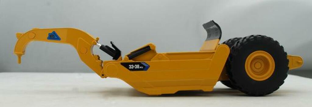 MTS Anhänger-Scraper 33-38XL Modell von Bymo 1:50