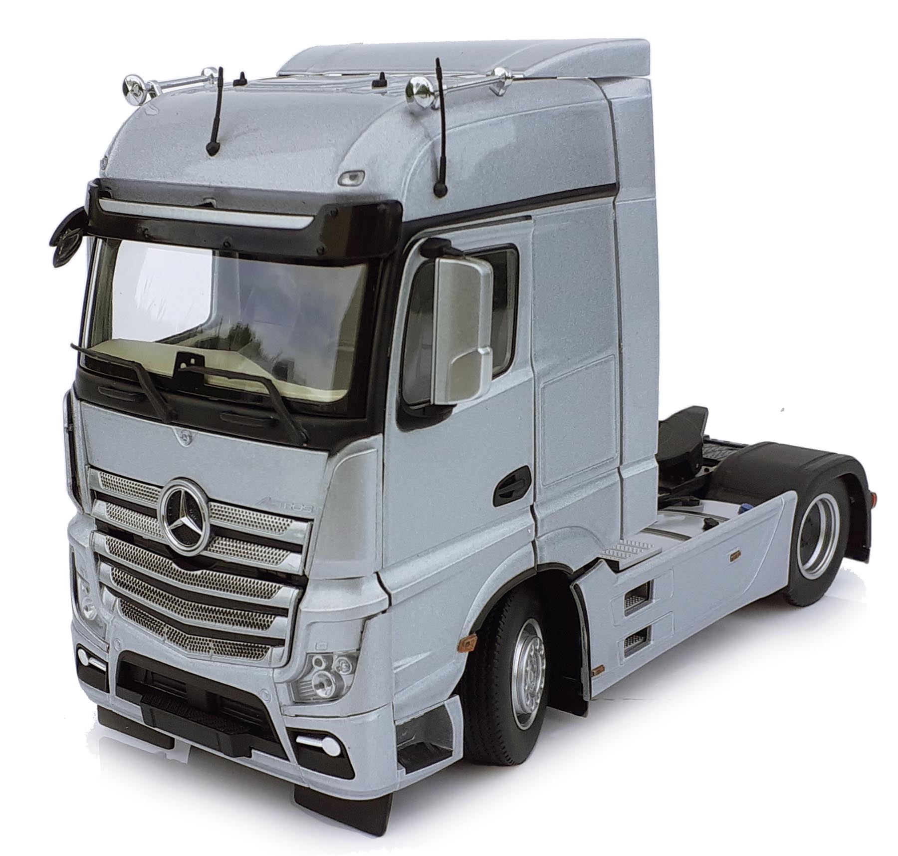 Mercedes-Benz Actros BigSpace 4 x 2 silber Modell von MarGe Models 1:32