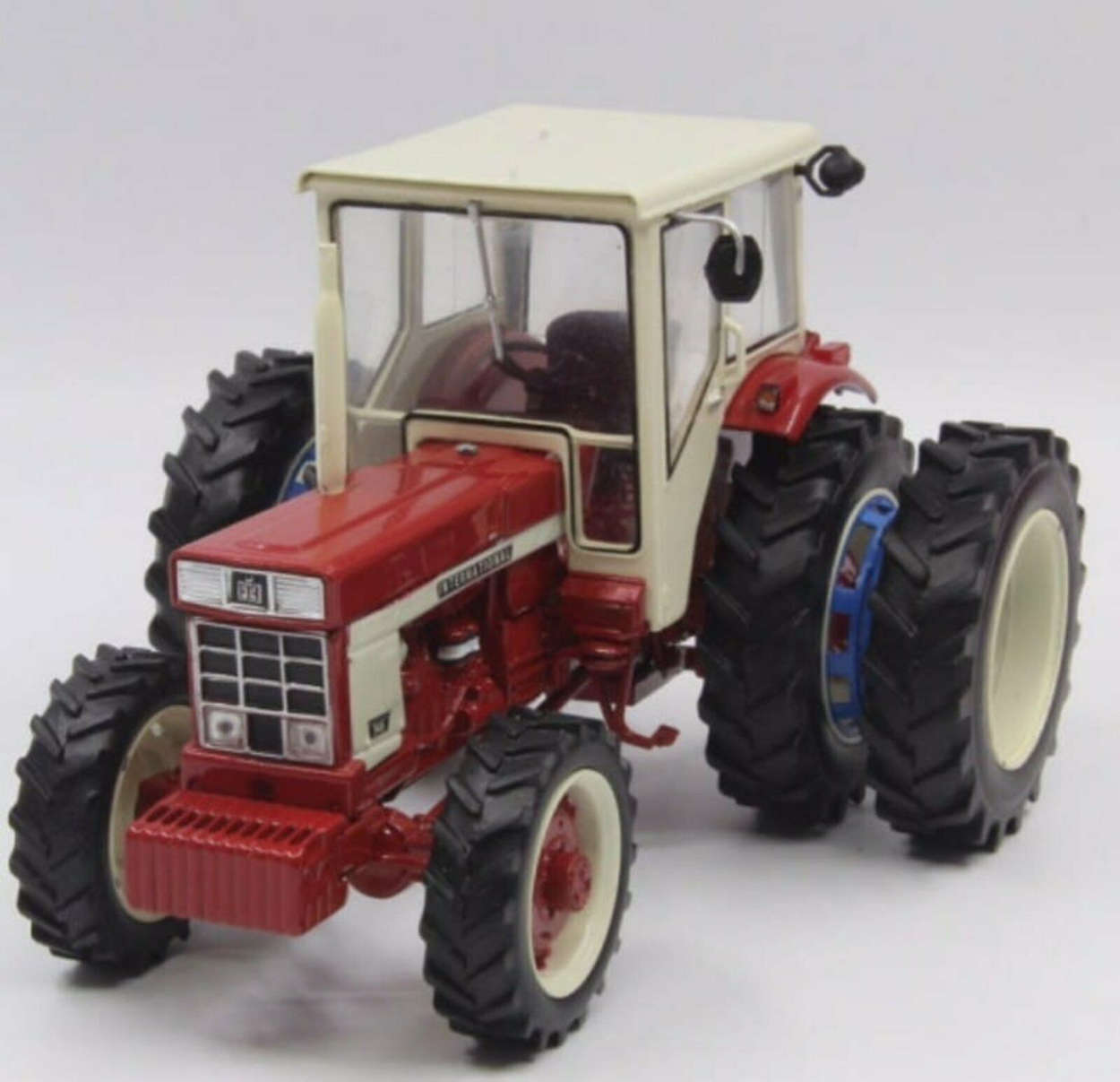 IHC 946 4x4  Modell von Replicagri 1:32