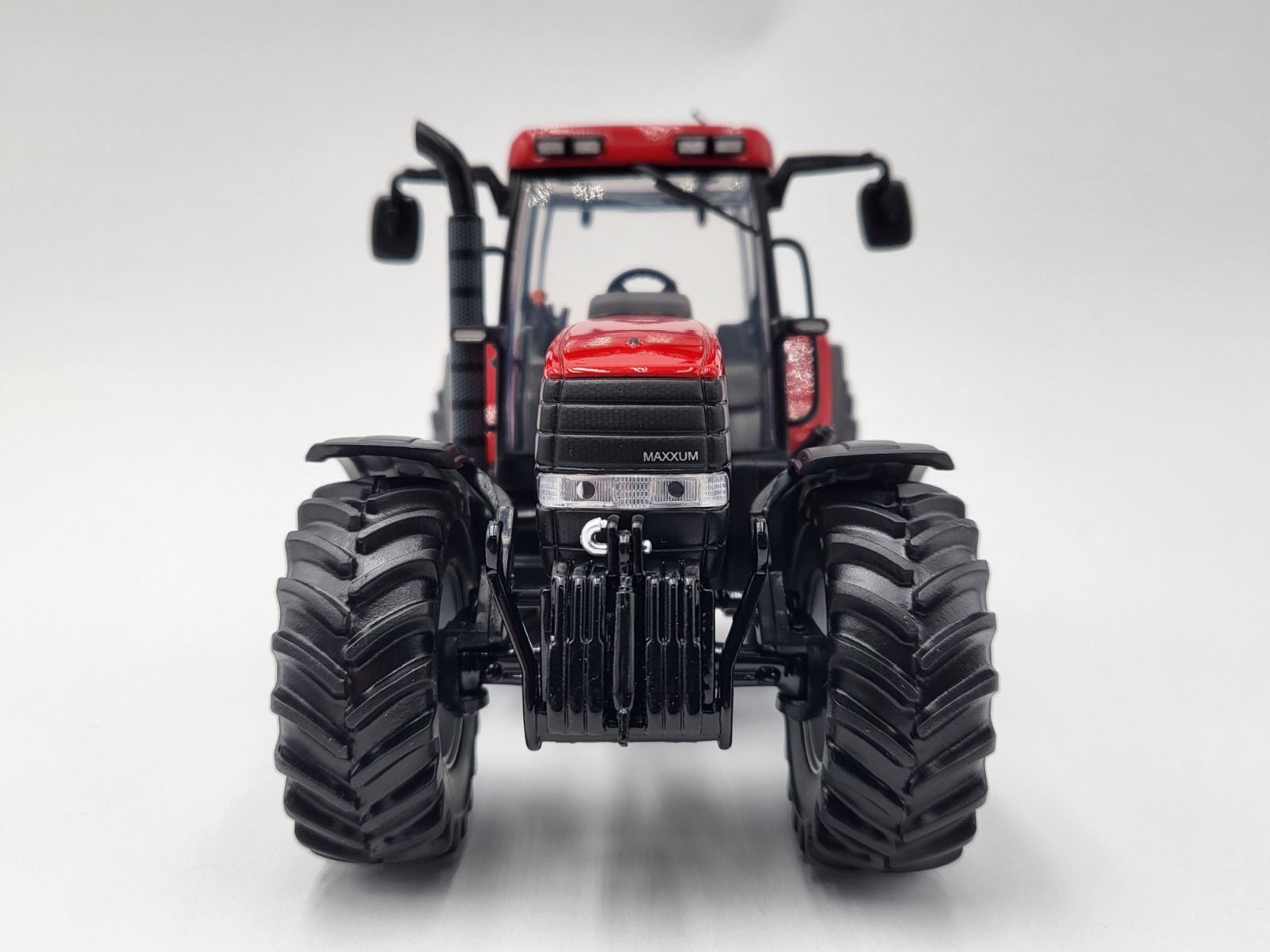 Case IH MX 135 Logo horizontal Lim. Edt. Modell von Universal Hobbies 1:32