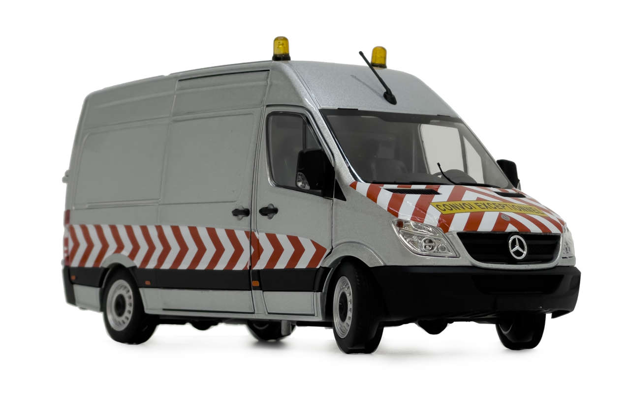Mercedes-Benz Sprinter Convoi Edition silber Modell von MarGe Models 1:32