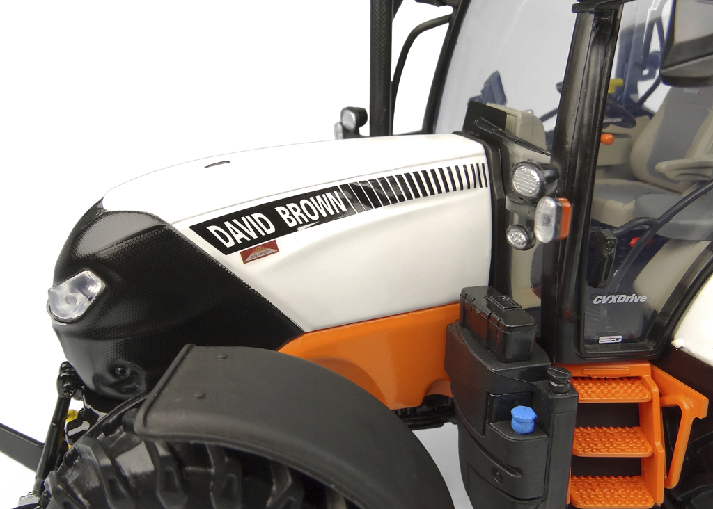 David Brown 1690  „2024 Reinterpretation“ Modell von Universal Hobbies 1:32