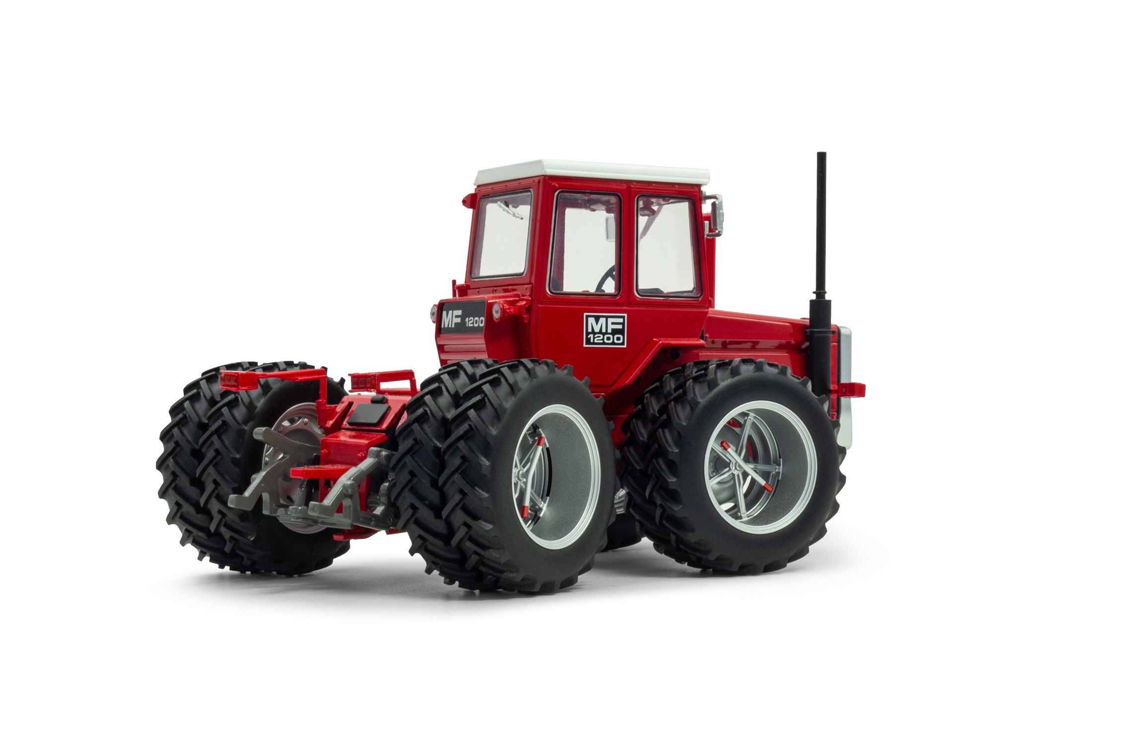 Massey Ferguson 1200 mit Molcon Zwillingsbereifung Lim. Edt. Modell von Universal Hobbies 1:32