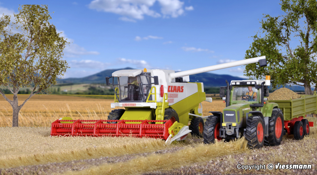 Claas Mähdrescher mit Schneidwerk und Maisgebiss (Bausatz) Modell von kibri 1:87