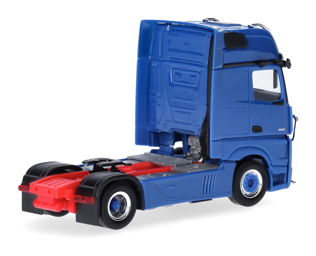 Mercedes-Benz Actros Gigaspace Solozugmaschine 2achs mit Lampenbügel und Rammschutz Modell von herpa 1:87