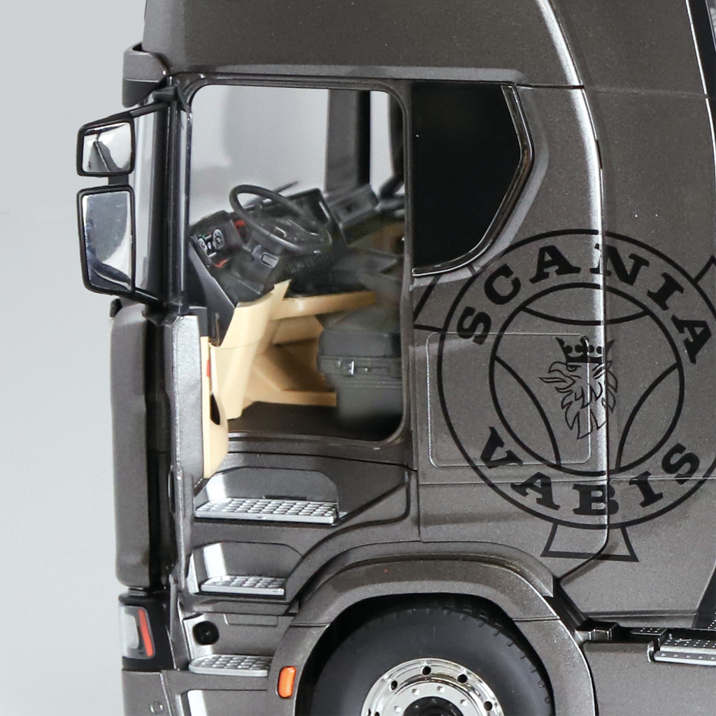 Scania V8 730S 4x2 grau Modell von NZG 1:18