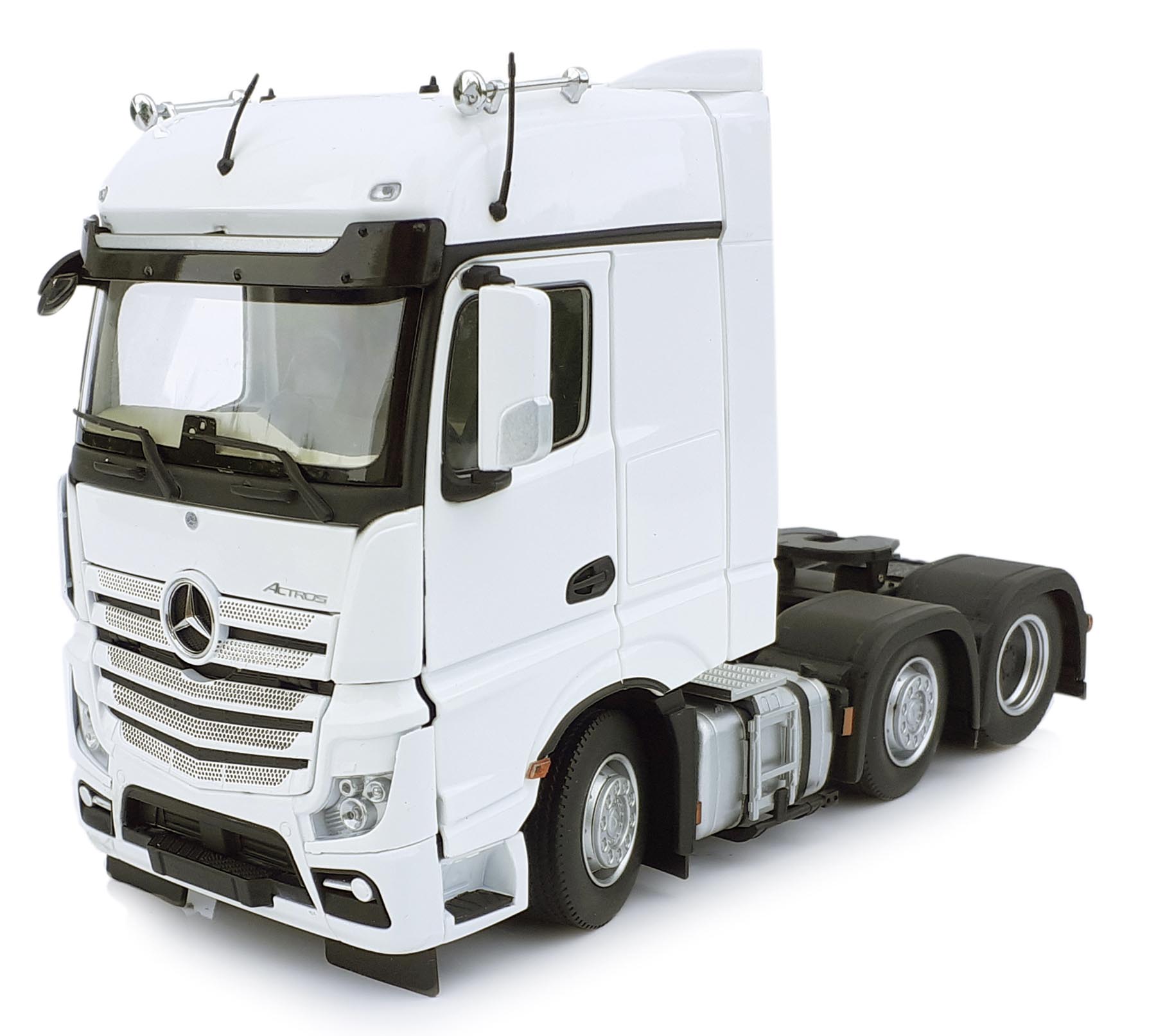Mercedes-Benz Actros BigSpace 6 x 2 weiß Modell von MarGe Models 1:32