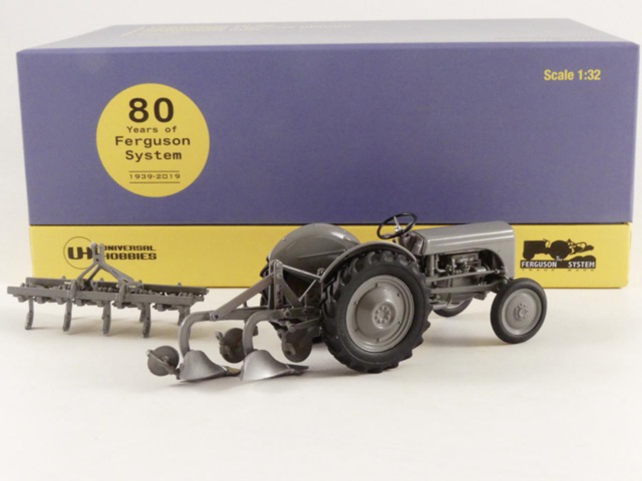 Ferguson TE-20 mit Pflug und Kultivator Limited Edition Modell von Universal Hobbies 1:32
