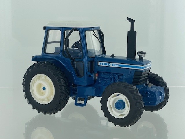 Ford 9700 4wd blau Limited Edition Modell von Britains 1:32