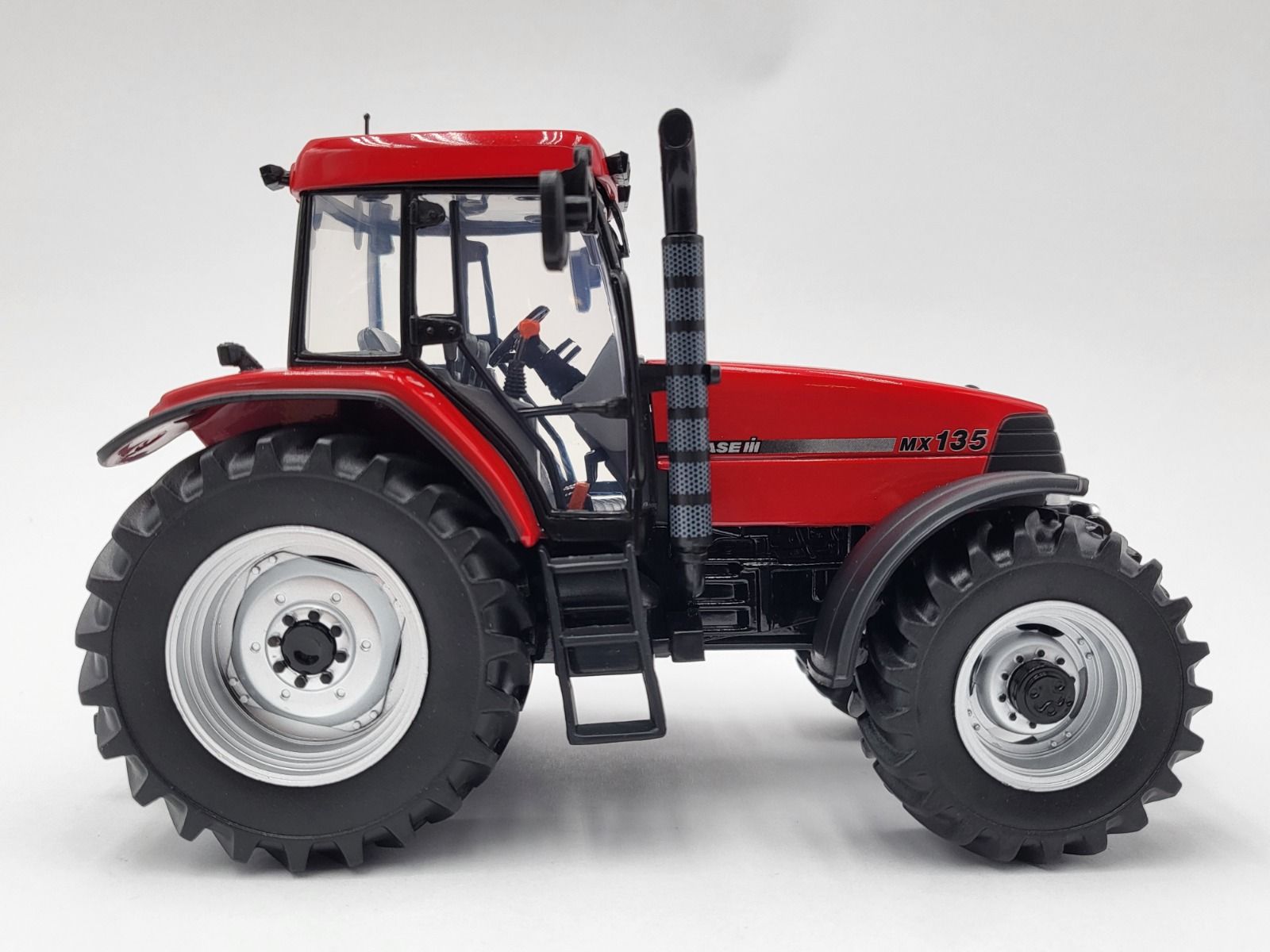 Case IH MX 135 Logo horizontal Lim. Edt. Modell von Universal Hobbies 1:32