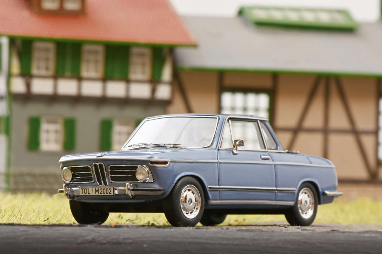 BMW 2002 Baur Cabriolet Modell von Schuco 1:43