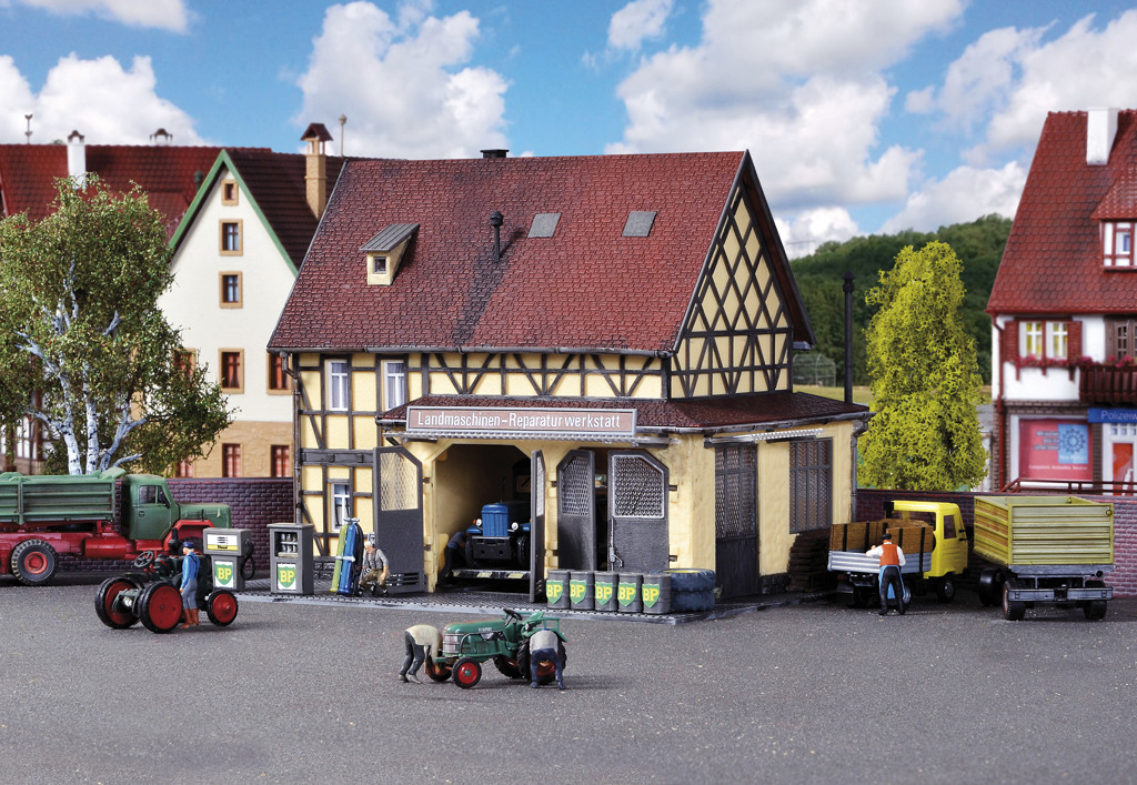 Landmaschinen Reparaturwerkstatt mit LED-Beleuchtung Bausatz Modell von  1:87