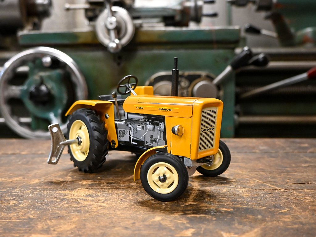 Ursus C-360 Gelb Modell von Kovap 1:25