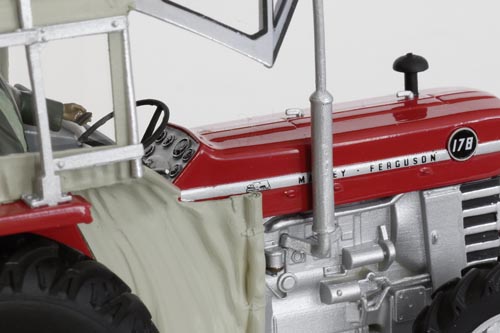 Massey Ferguson MF 178 mit Verdeck und Fahrer Modell von MO-Miniatur 1:32