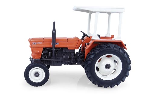 Fiat 750 Special - 2WD mit Sonnendach Modell von Universal Hobbies 1:32