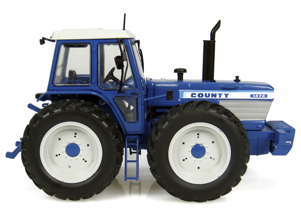 Ford County 1474 Modell von Universal Hobbies 1:32