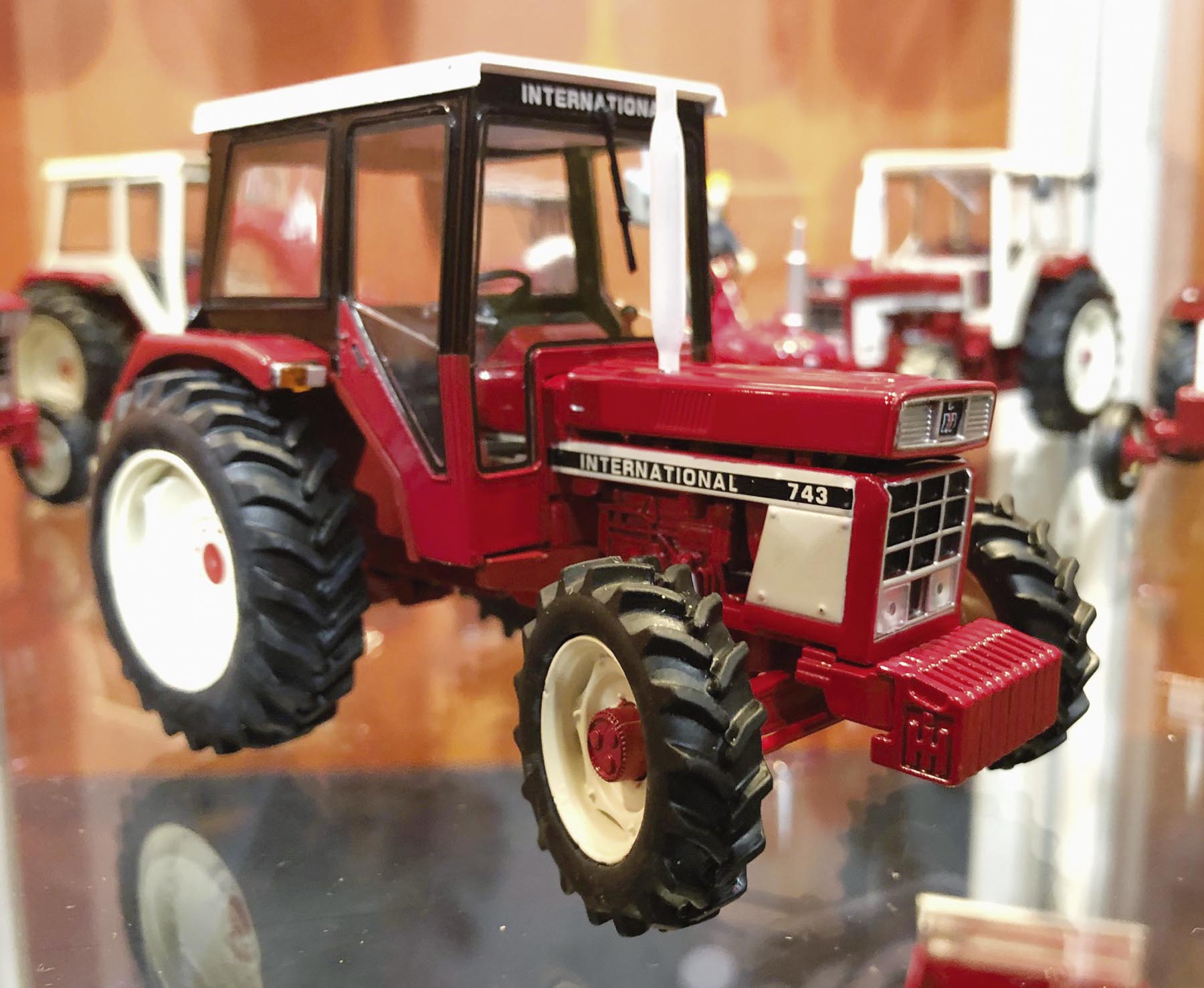 IHC 743 4WD Modell von Replicagri 1:32