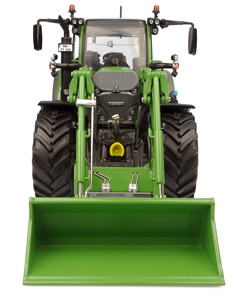 Fendt 618 Vario mit Frontlader Modell von Universal Hobbies 1:32