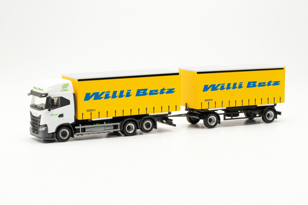 Iveco S-Way LNG Wechselgardinenplanen-Hängerzug Willi Betz-1