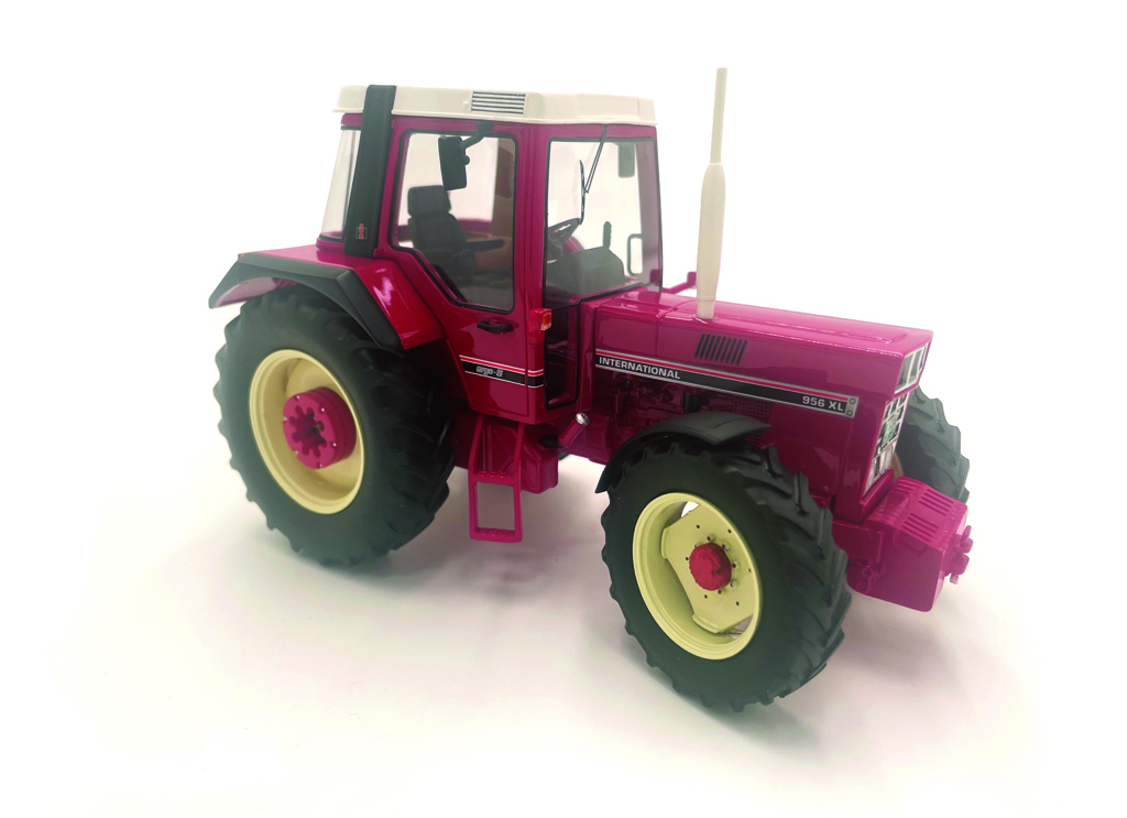 IHC 956 XL ergo-S 4WD 1st Edition Modell von agrarfox models 1:32