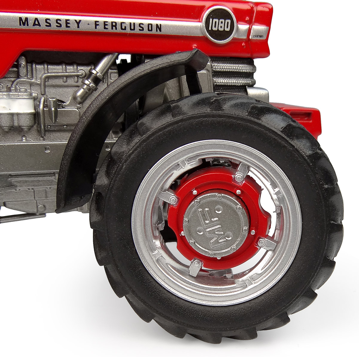 Massey Ferguson 1080 mit Peko Kabine Modell von Universal Hobbies 1:32