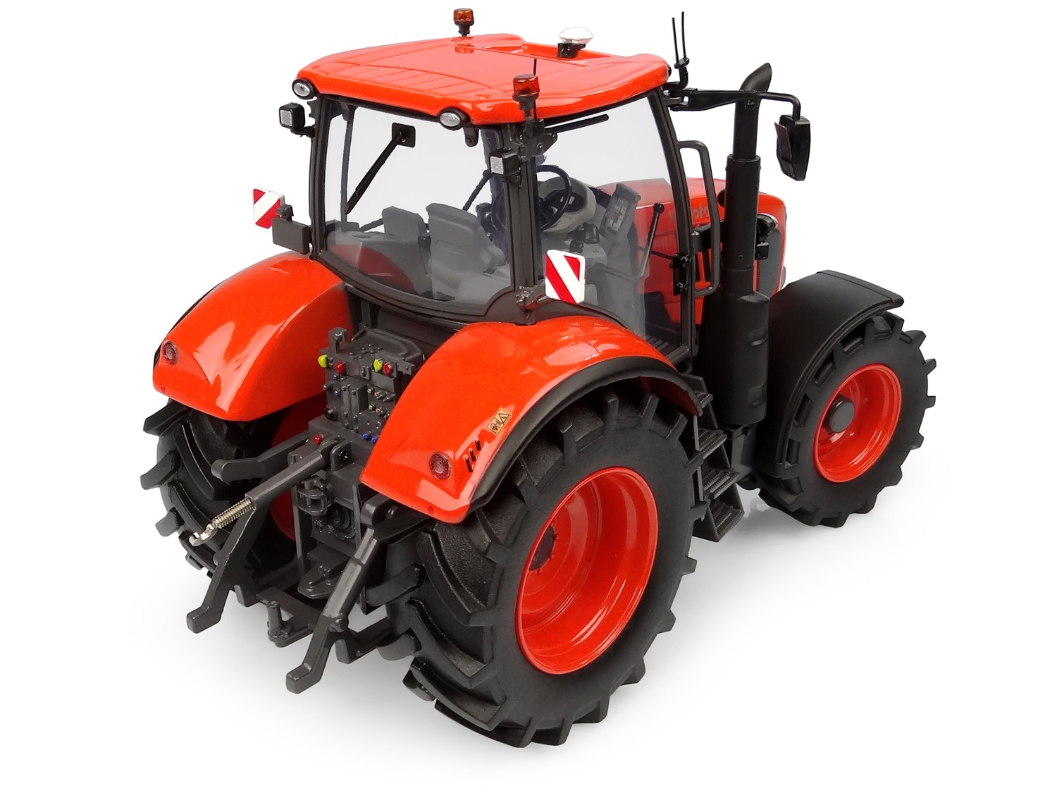 Kubota M7 174 rot Modell von Universal Hobbies 1:32