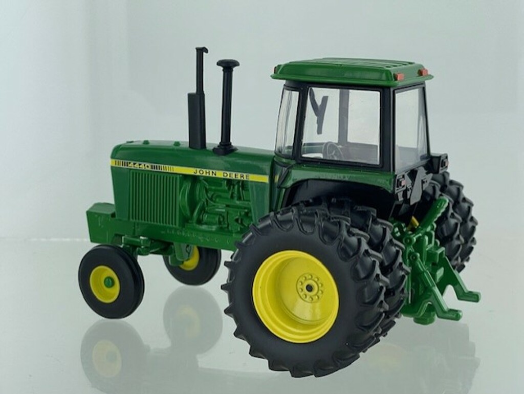 John Deere 4440 2WD mit Zwillingsbereifung Limited Edition Modell von Britains 1:32