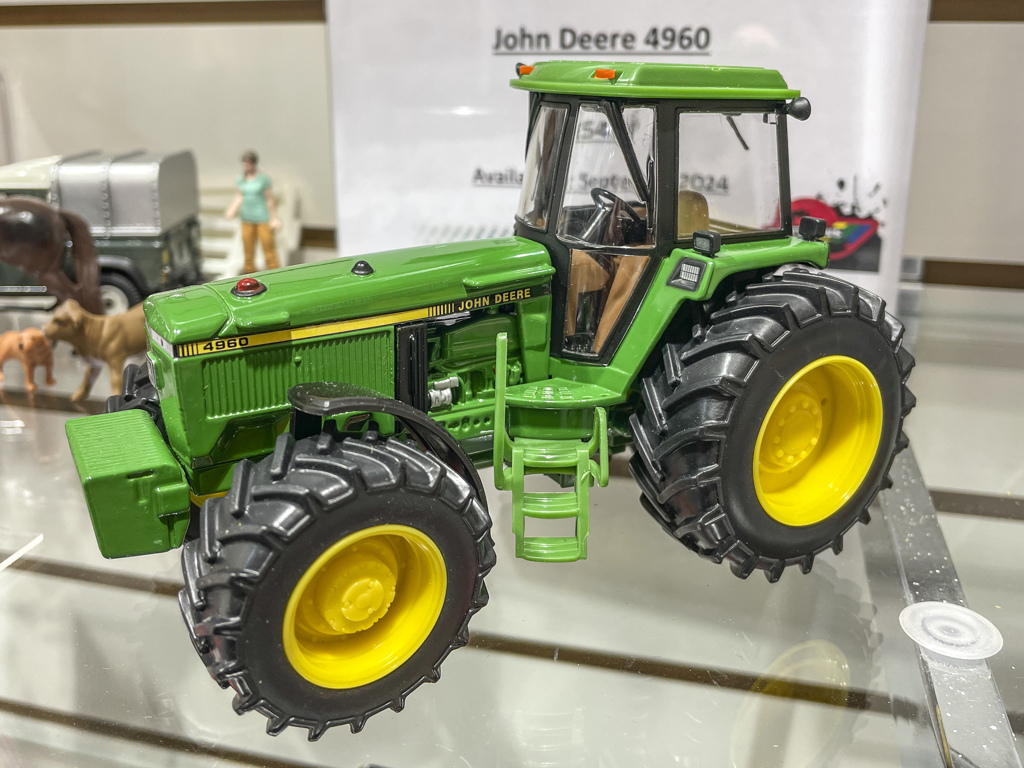 John Deere 4960 mit Zwillingsbereifung Modell von Britains 1:32