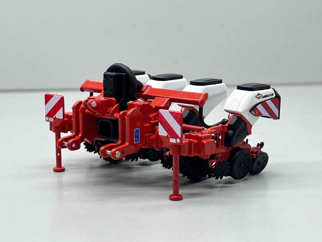 Kuhn Kosma TM 4-reihig Modell von Replicagri 1:32