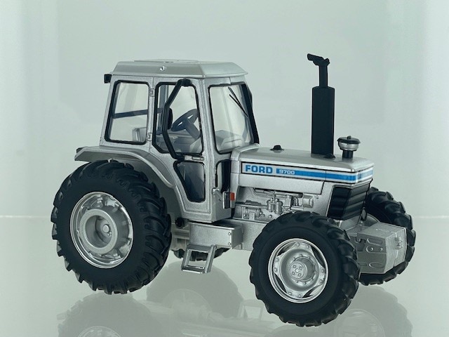 Ford 9700 4wd Silber Limited Edition Modell von Britains 1:32