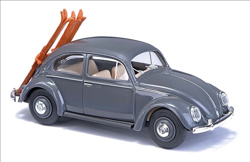 VW Käfer Ovalfenster mit Skiträger Bj. 1955 grün Modell von Busch 1:87