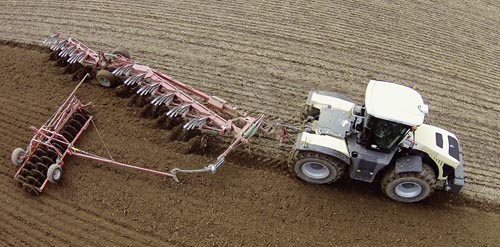 Becher Claas Xerion mit 10-Schar-Drehpflug