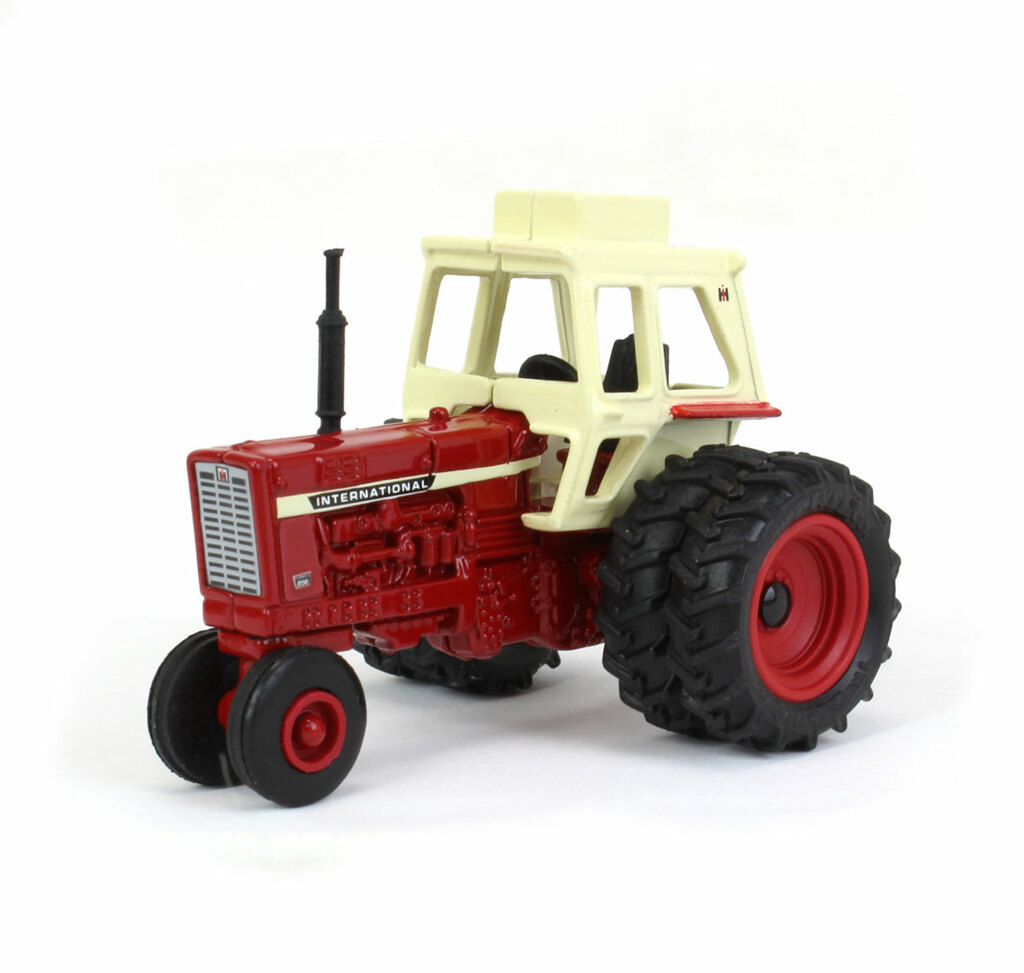 Farmall 856 Traktor-1