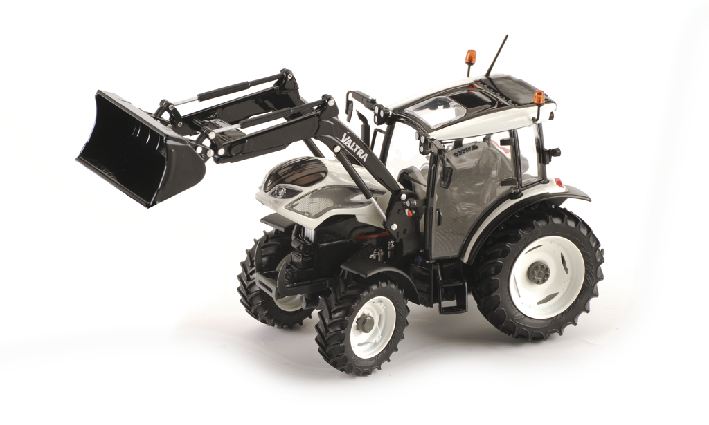 Valtra A4 mit Frontlader wei-1