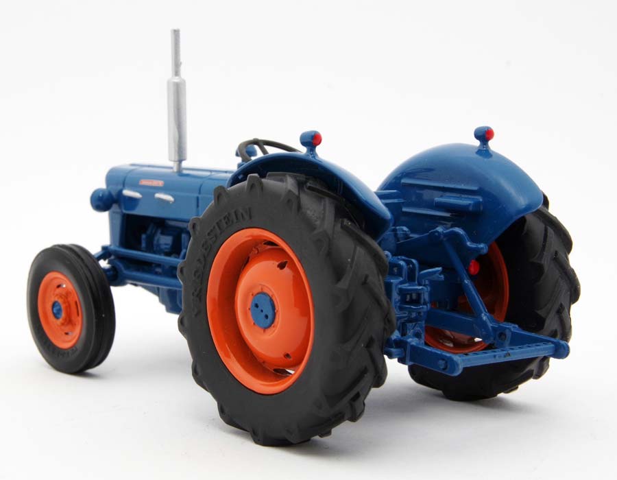 Fordson Super Dexta 1961 Modell von Legend Farm Models 1:32