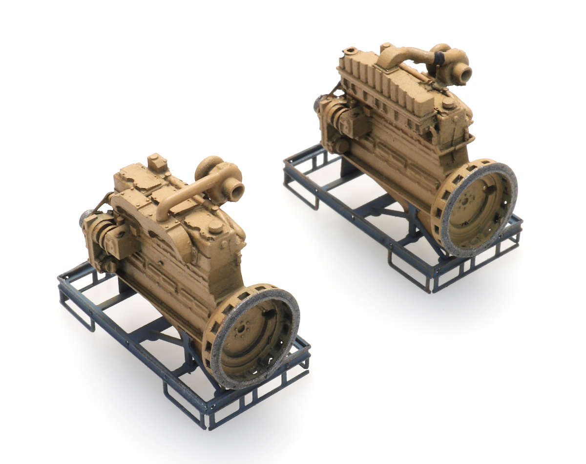 Industriedieselmotoren auf Transportpalette 2 Stück Modell von Artitec 1:87