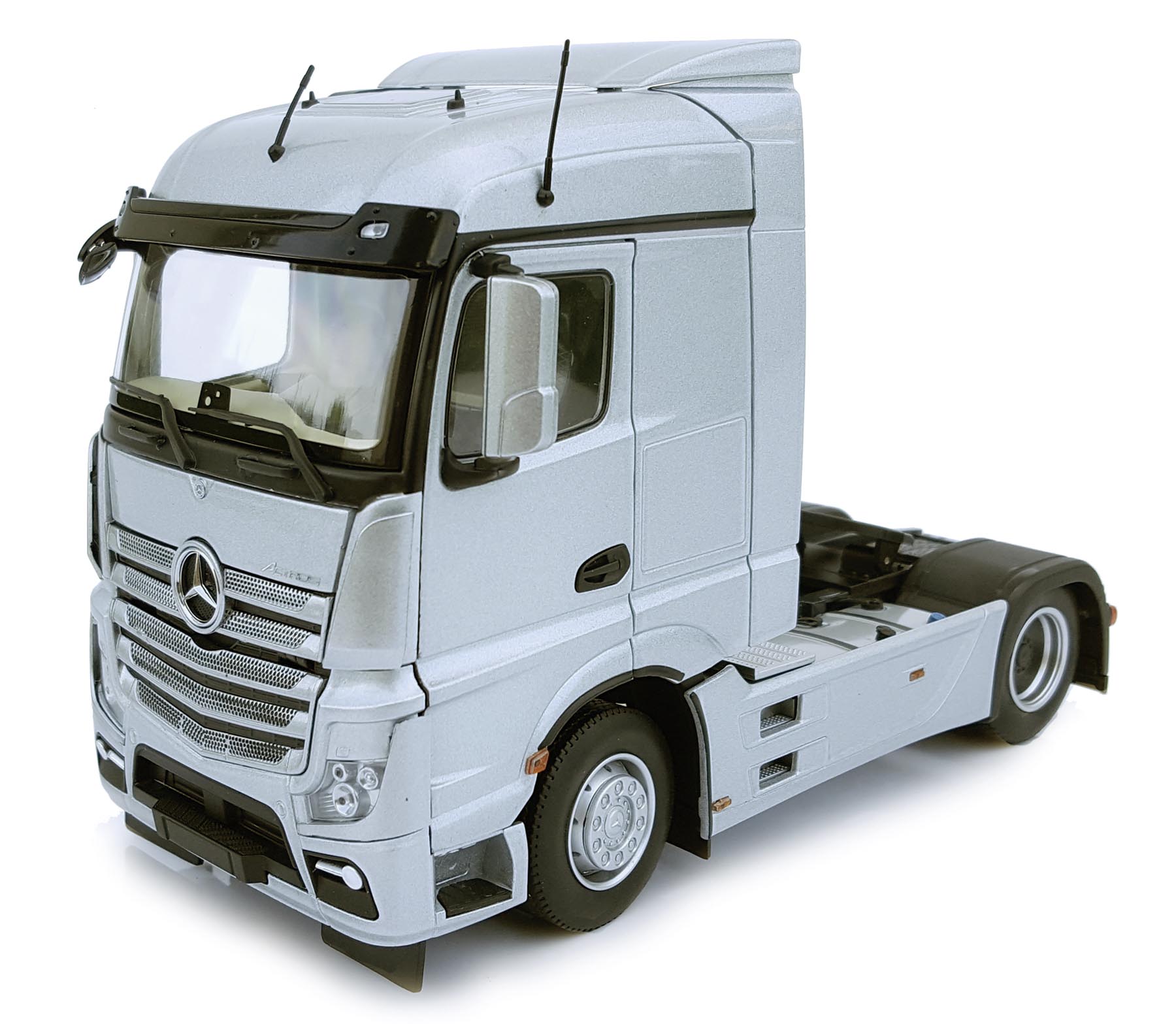 Mercedes-Benz Actros StreamSpace 4 x 2 silber Modell von MarGe Models 1:32