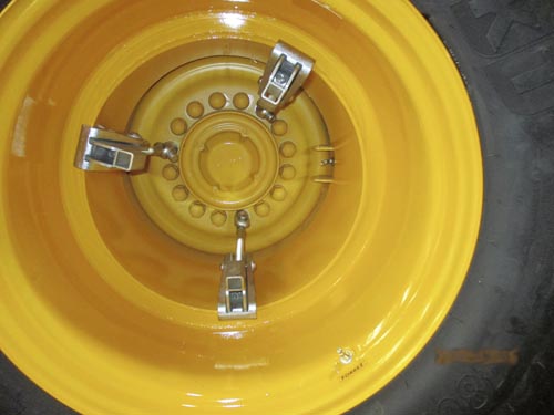 Forrez Doppelradsatz - passend zu Volvo L60H Radlader - beinhaltet CS Kupplungshaken Modell von AT Collections 1:32