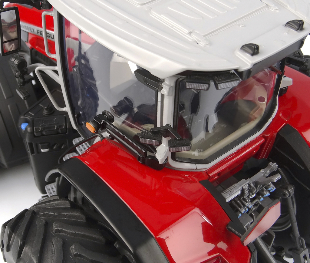 Massey Ferguson 9S.425 mit Zwillingsbereifung Modell von Universal Hobbies 1:32