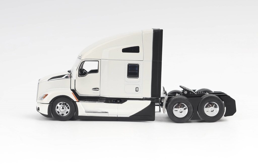 Kenworth T680 Next Gen 76 Tandem-Zugmaschine mit Hochdach und Schlafkabine weiß Modell von DieCast Masters 1:50