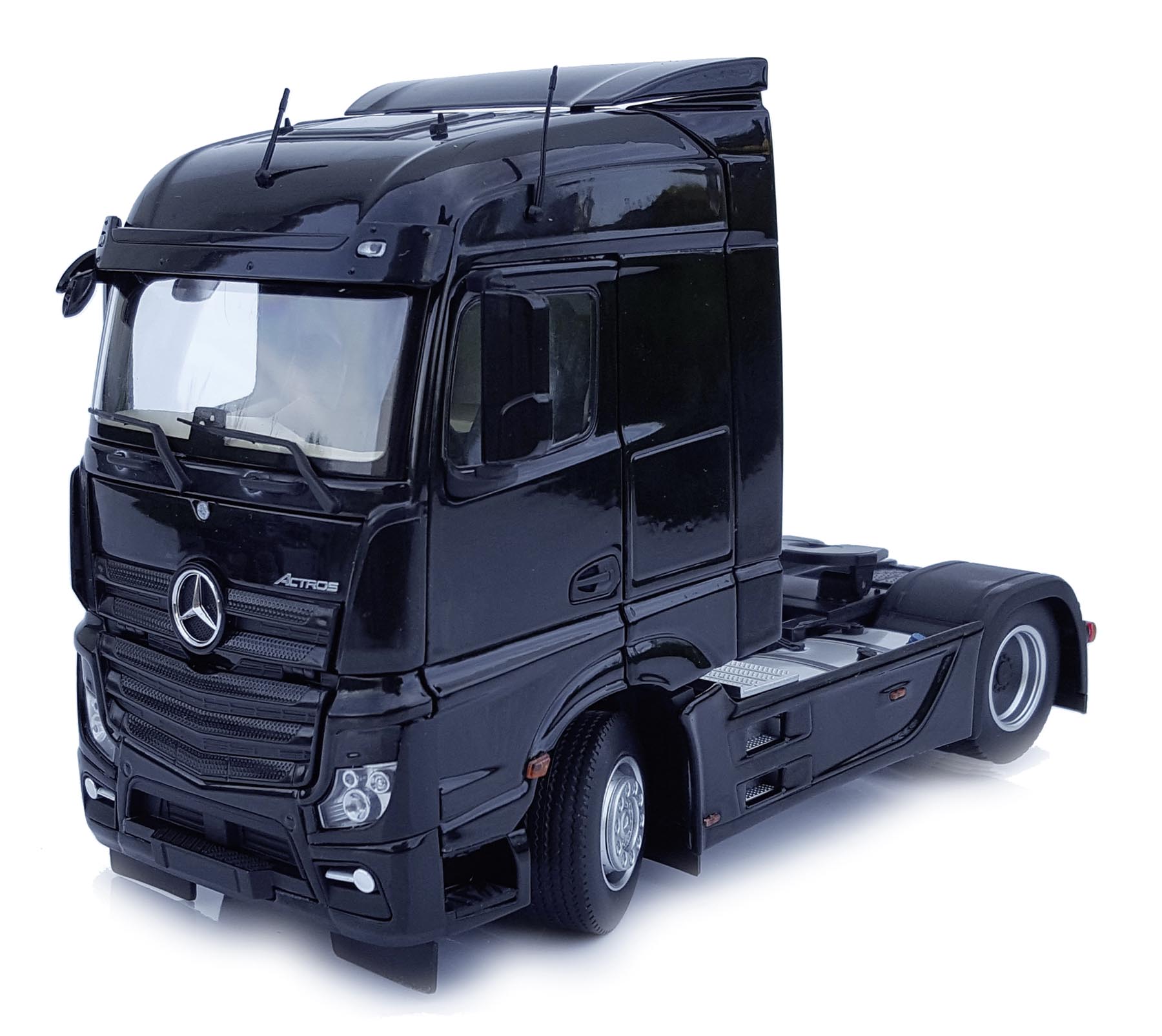 Mercedes-Benz Actros StreamSpace 4 x 2 schwarz Modell von MarGe Models 1:32