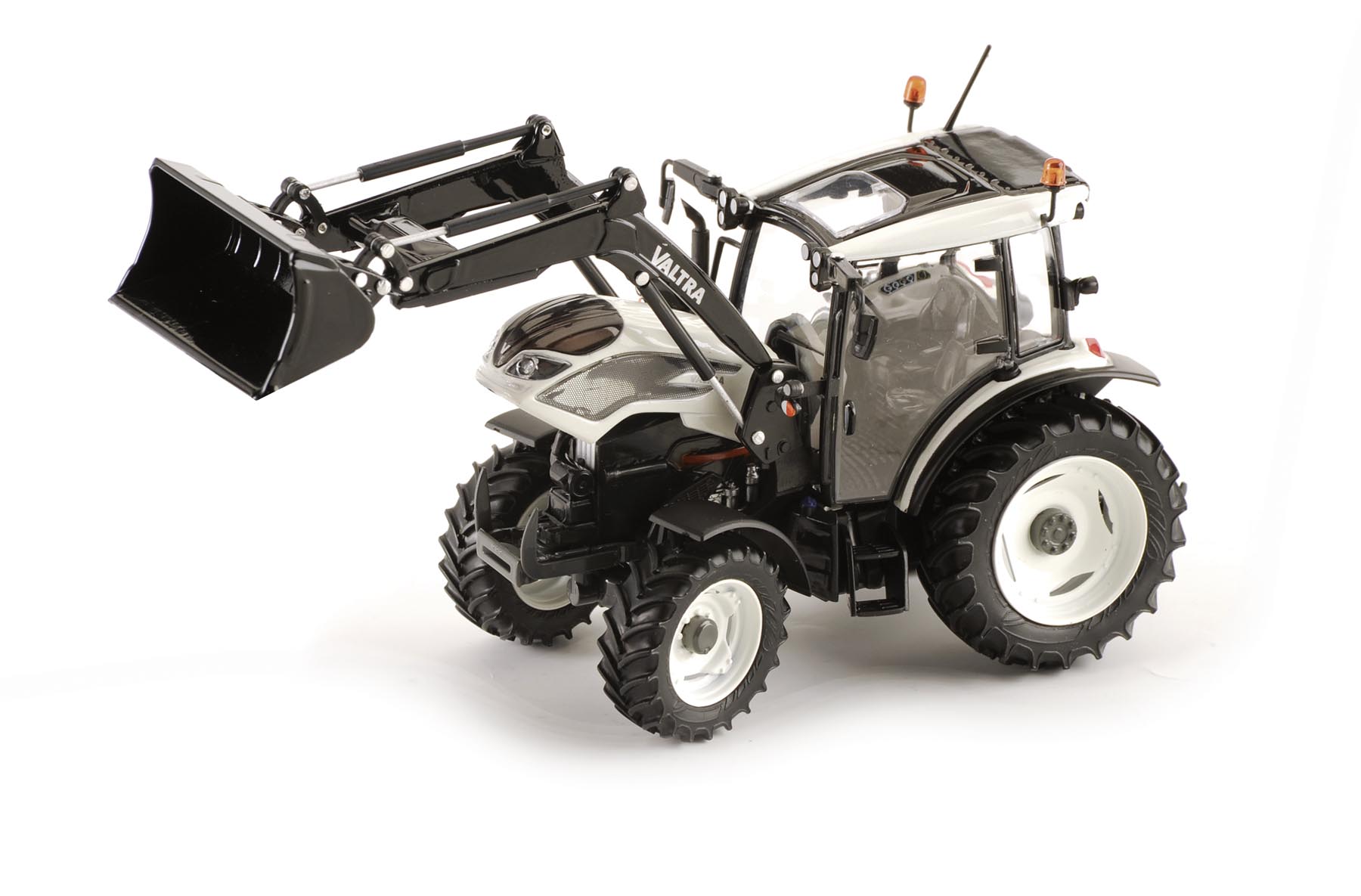 Valtra A4 mit Frontlader weiß Modell von ROS 1:32