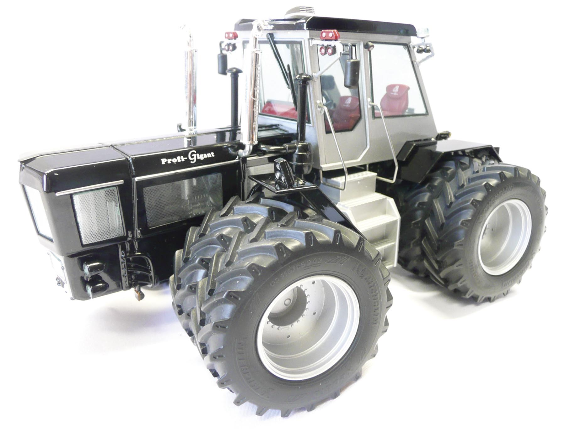 Schlüter Profi Gigant mit Doppelreifen Black Line Modell von ROS 1:32