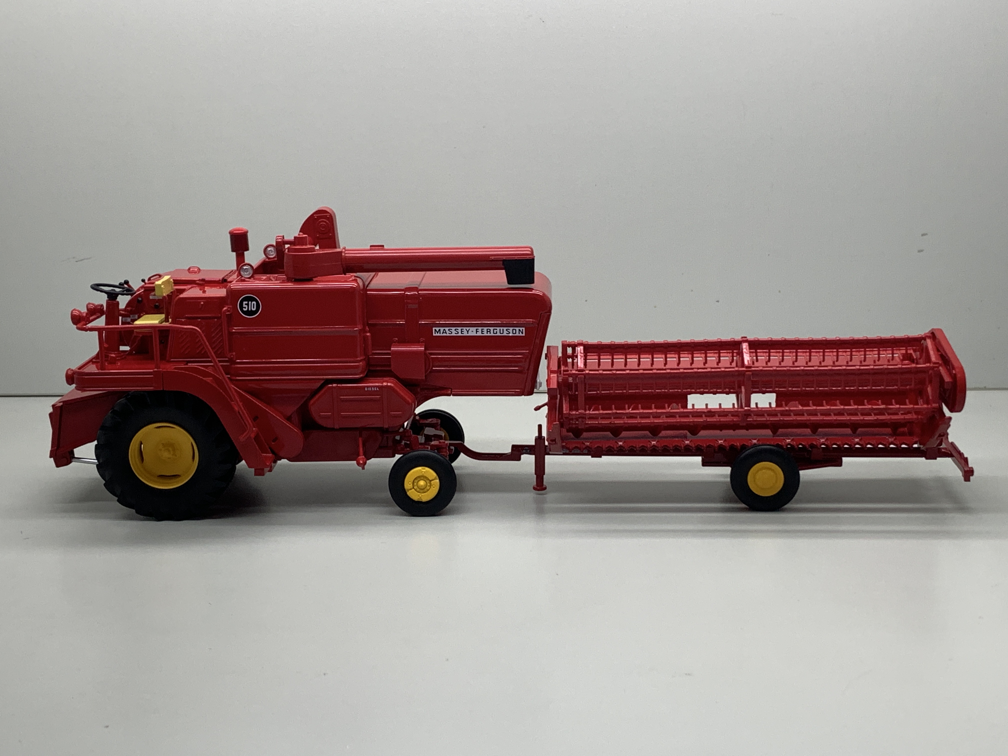 Massey Ferguson 510 Modell von Replicagri 1:32