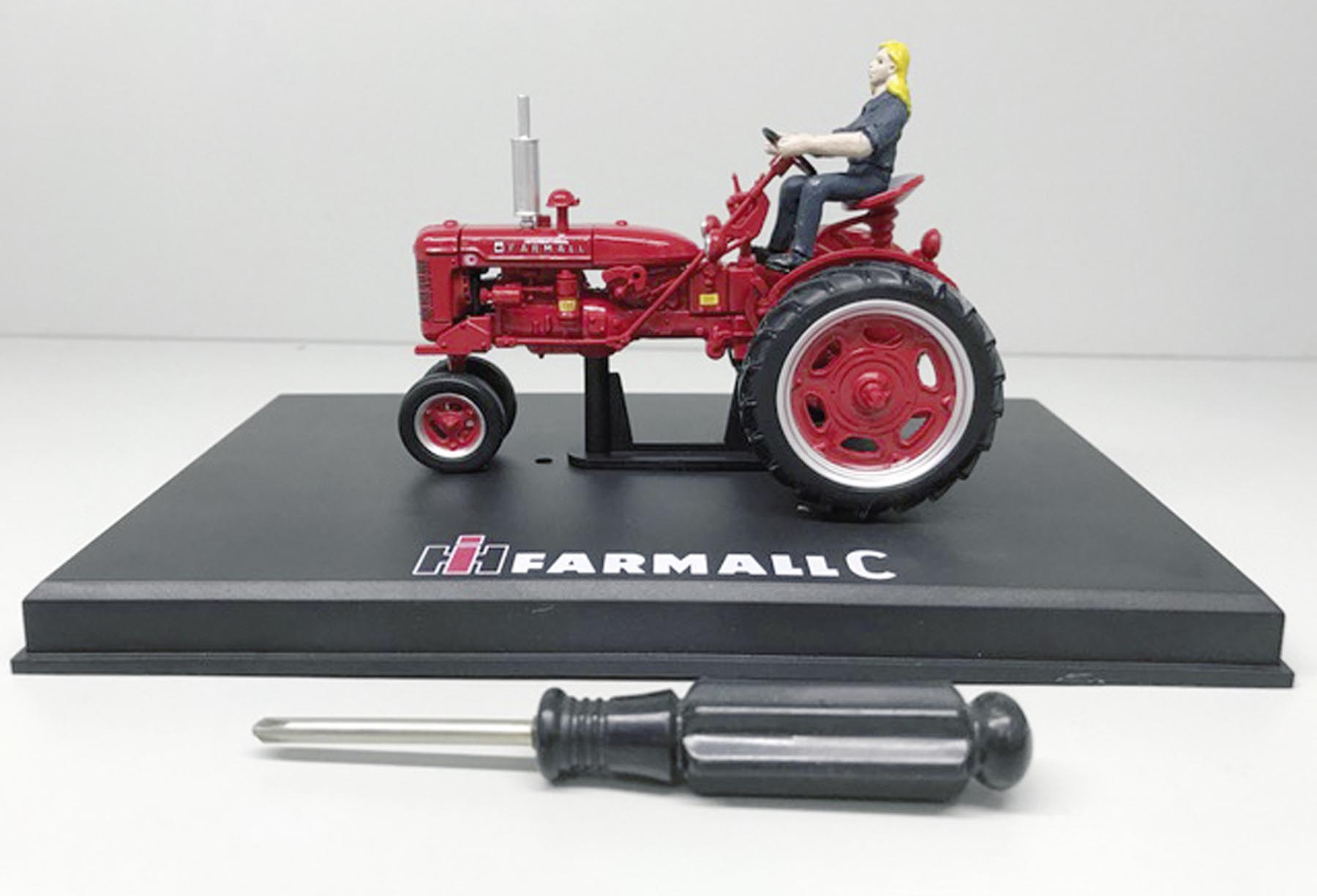 Farmall C mit Fahrerin Special Edition Modell von Replicagri 1:32