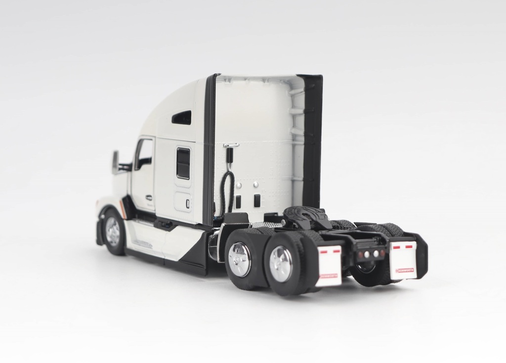 Kenworth T680 Next Gen 76 Tandem-Zugmaschine mit Hochdach und Schlafkabine weiß Modell von DieCast Masters 1:50
