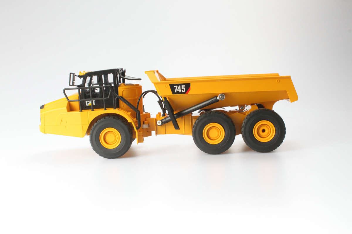 RC CAT 745 Muldenkipper ferngesteuert Modell von DieCast Masters 1:24